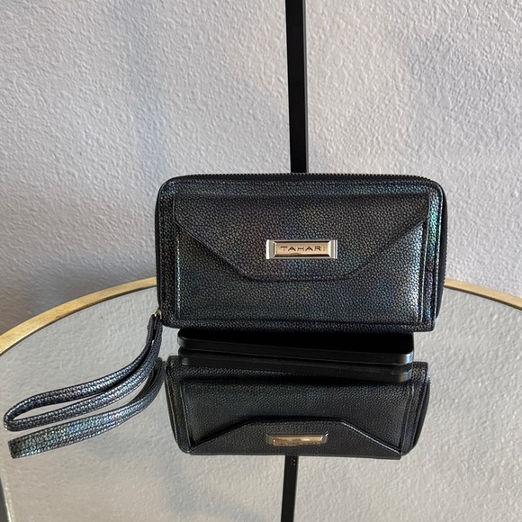 NWOT TAHARI Wristlet - Picture 1 of 7